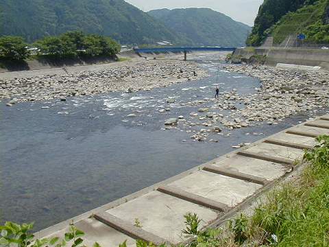 㗬