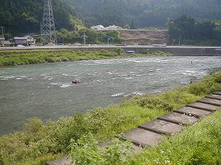 㗬