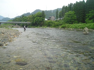 㗬