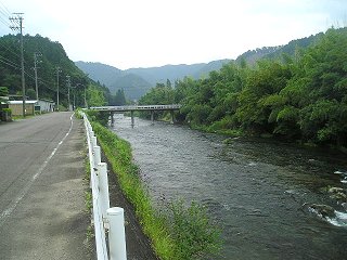 UwKZ^[㗬