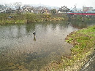 㗬