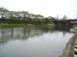 㗬