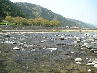 㗬