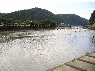 㗬